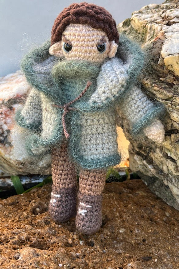 Inuit-Elf Yuri | Detaillierte Miniatur-Häkelanleitung (DE/EN)